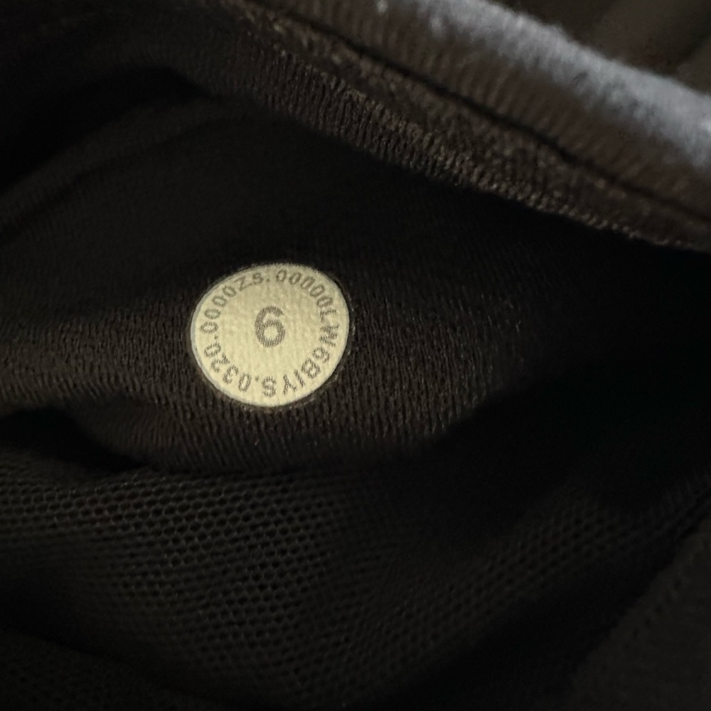Lululemon Geometric Leggings, size 6 - Picture 7 of 10